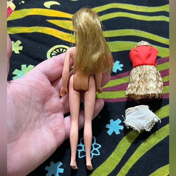 Vintage 1970’s Topper Dawn 6” Fashion Doll in Original Red and Gold Zigzag Dress - Picture 13 of 16